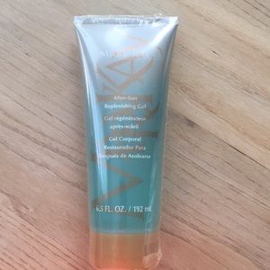 NIB Mary Kay After Sun Replenishing Gel.